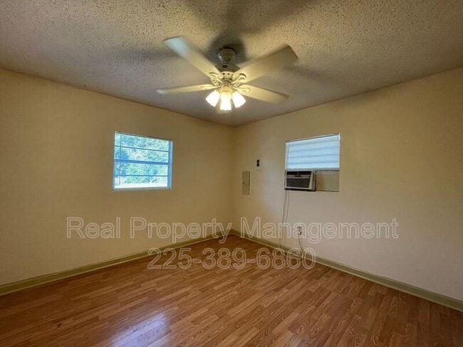 Building Photo - 1208 N Willow Ave