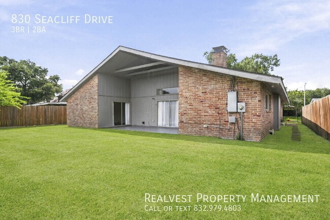 Building Photo - 830 Seacliff Dr