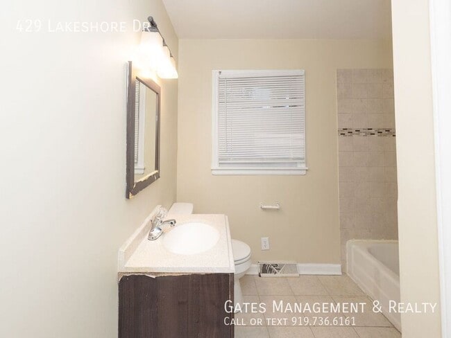 Building Photo - 429 Lakeshore Dr