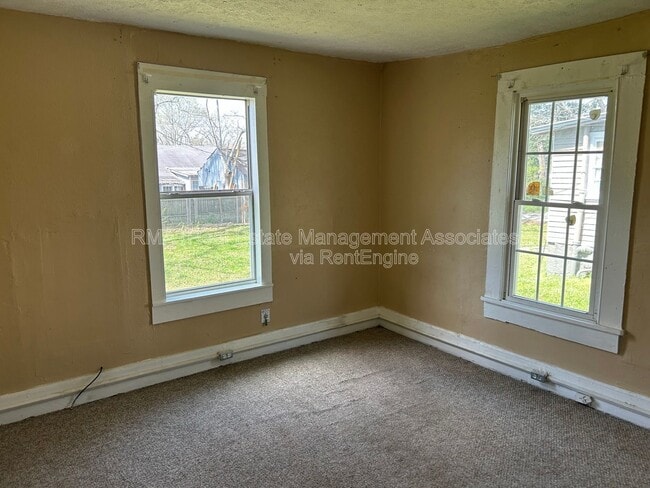 Building Photo - 493 New Ln St