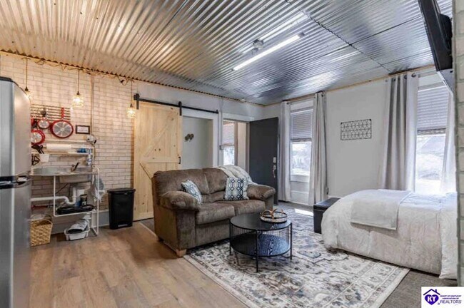Building Photo - 404 N Washington St
