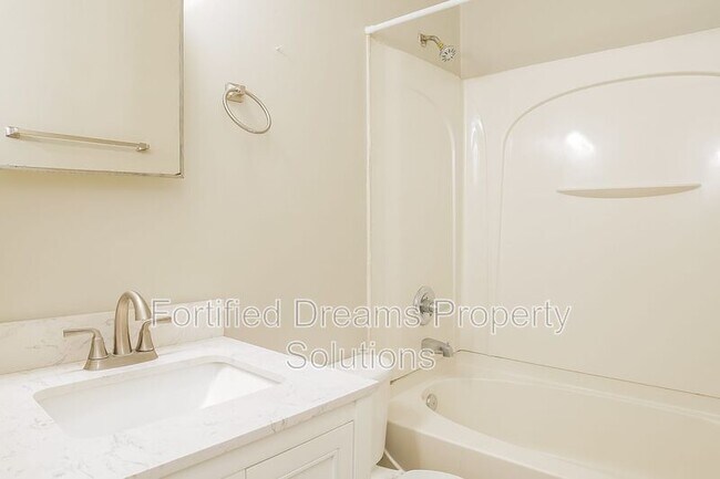 Building Photo - 421 E Twenty-Fourth St