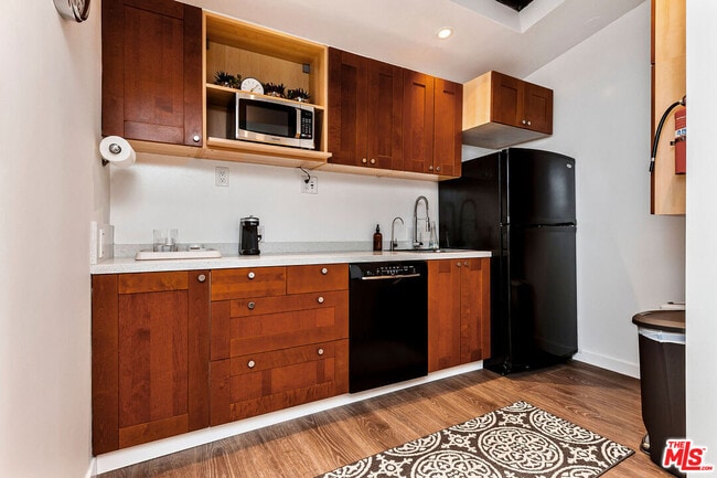 Building Photo - 717 Huntley Dr