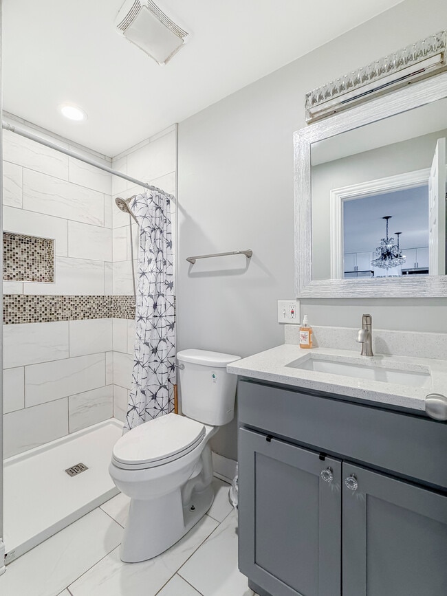 Building Photo - 9027 Skyline Dr