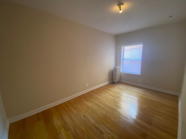 Building Photo - 1345 W Touhy Ave