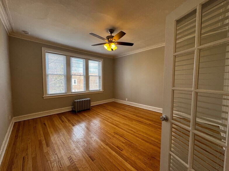 Building Photo - 1509 W Schreiber Ave