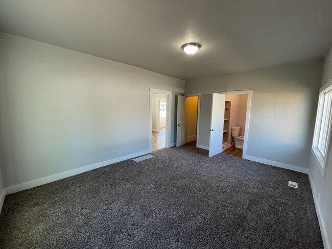 Building Photo - Spacious 4 Bed, 2 Bath Home with 2-Car Garage in Magna