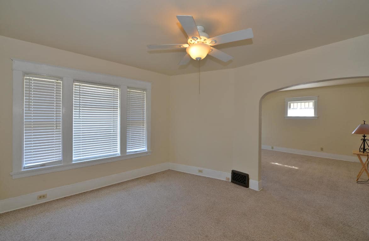 Living Room pic 1 - 1106 David St