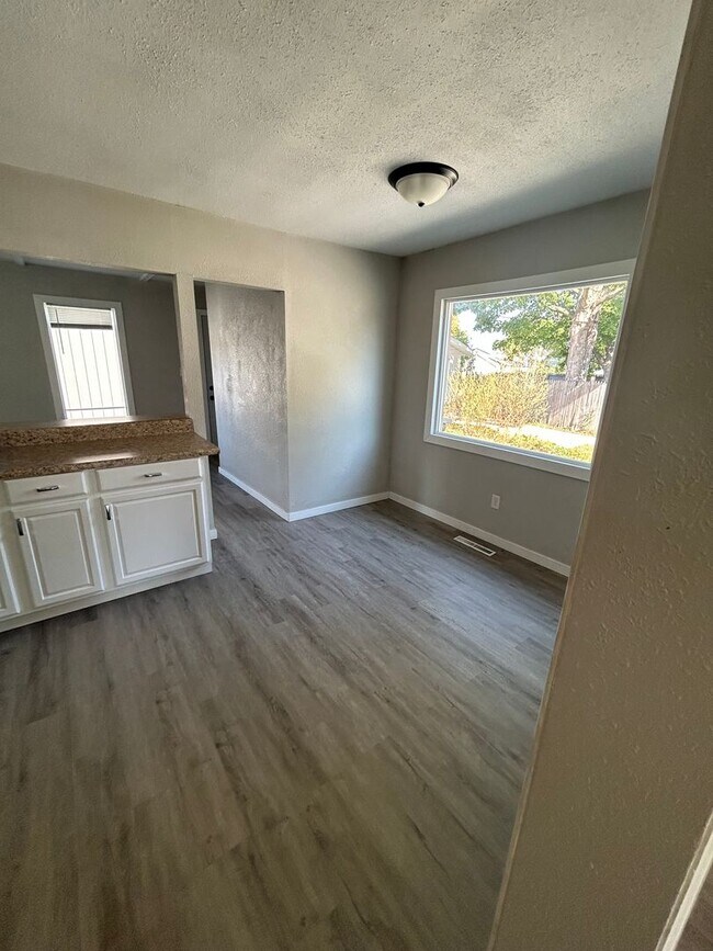 Building Photo - 3bd 1ba house for rent