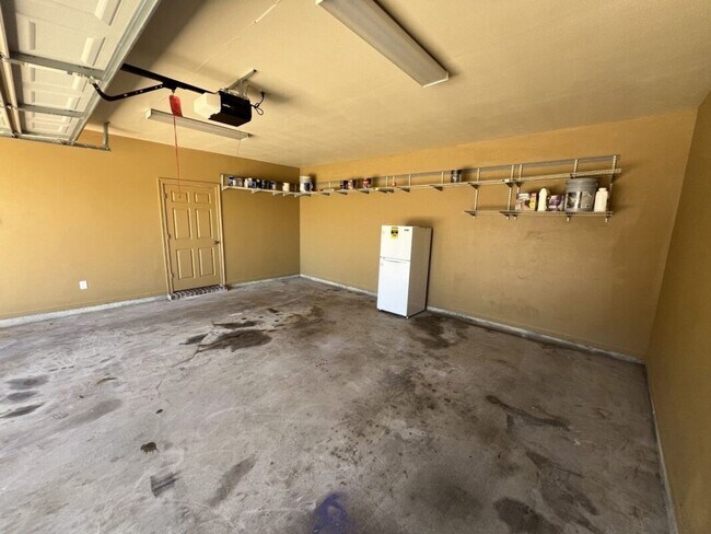 Building Photo - Must See!  Beautiful 4 bd, 3 ba home in co...