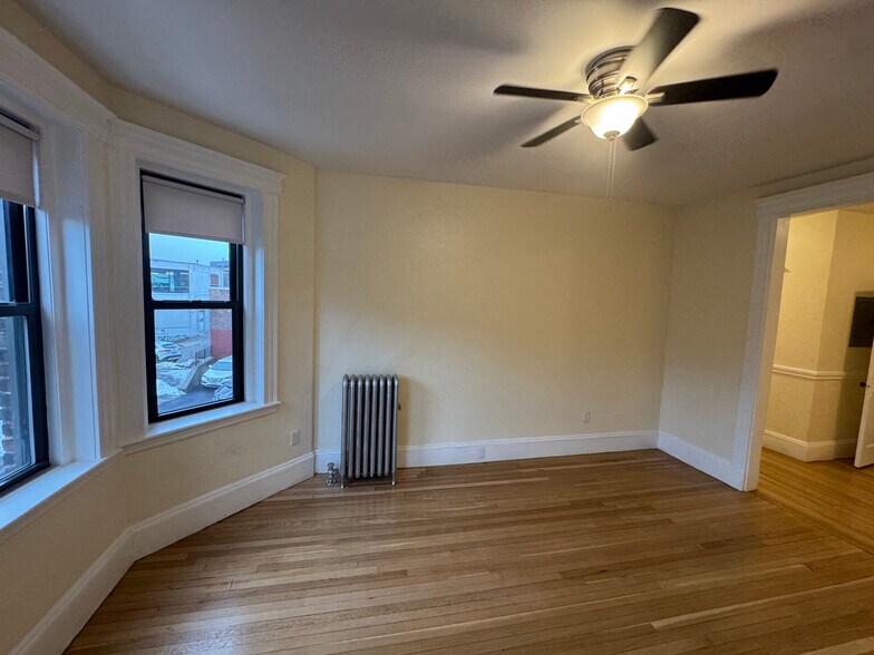 Building Photo - 1127 Commonwealth Ave