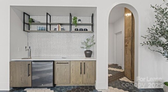 Building Photo - 1711 Commonwealth Ave