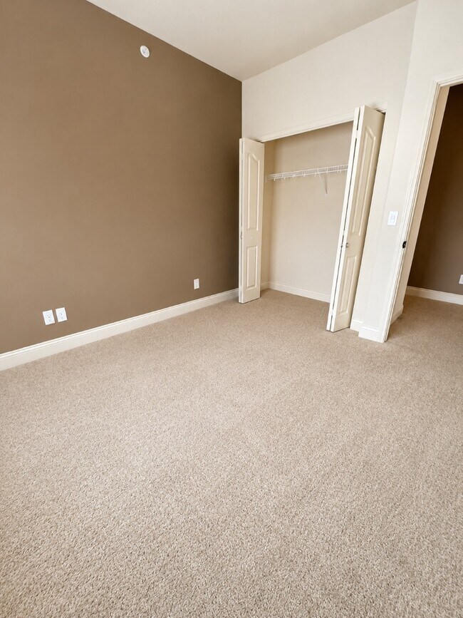 Building Photo - 6800 N Spurwing Loop