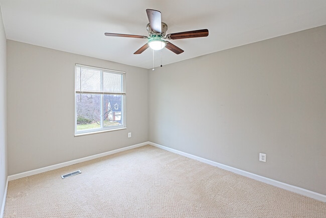 Building Photo - 9705 Locust Hill Dr