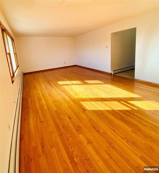 Building Photo - 331 Capitol St