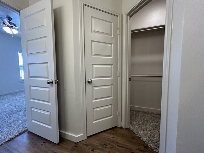 Building Photo - MOVE IN SPECIAL - Beautiful 3/2 Located Directly East Of Cooper East Elementary