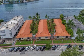 Building Photo - 2160 Bay Dr