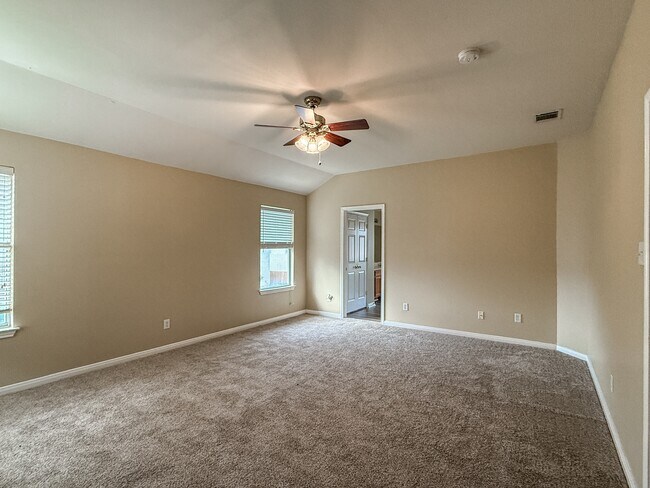Building Photo - 340 Meadow Park