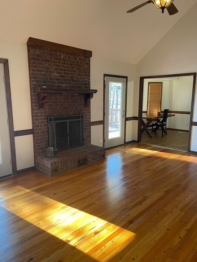 Building Photo - LAKE SHORES