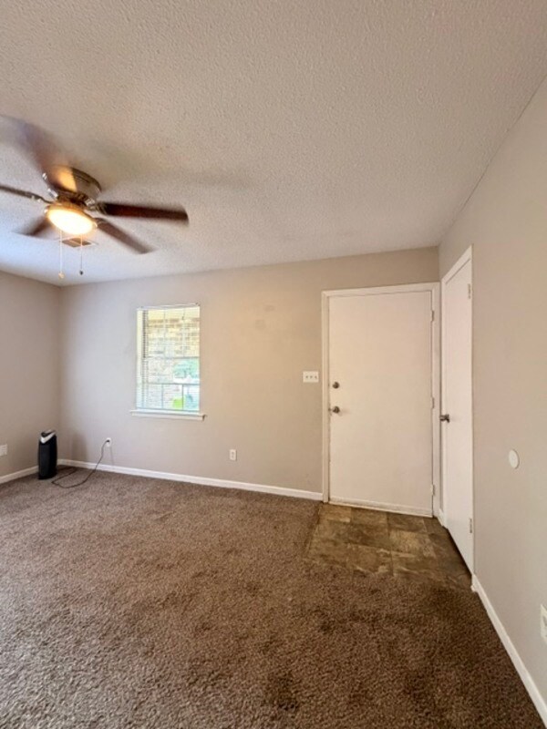 Building Photo - 2116 Greenoaks Rd
