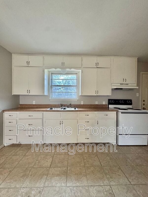 Building Photo - 1305 Richard St