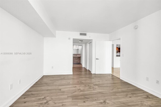 Building Photo - 1800 N Bayshore Dr