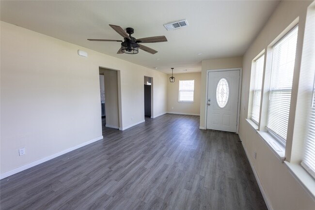 Building Photo - 4942 Bataan Rd