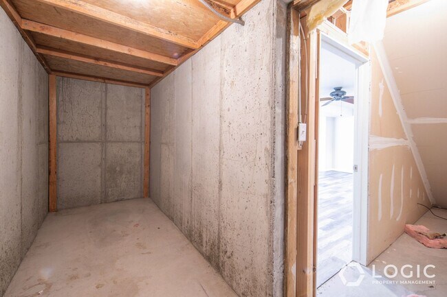 Building Photo - 3987 Lake Mountain Dr