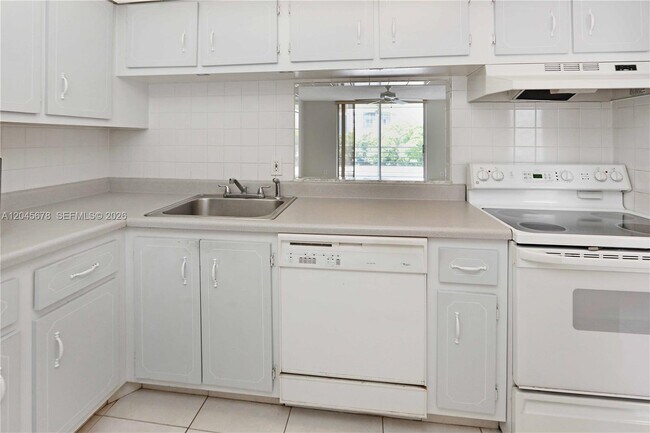 Building Photo - 505 E Dania Beach Blvd