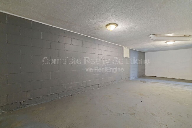 Building Photo - 7157 Garesche Ave