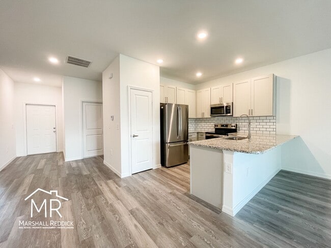 Building Photo - Spacious 3-Bedroom, 2-Bathroom 1 Car Garage