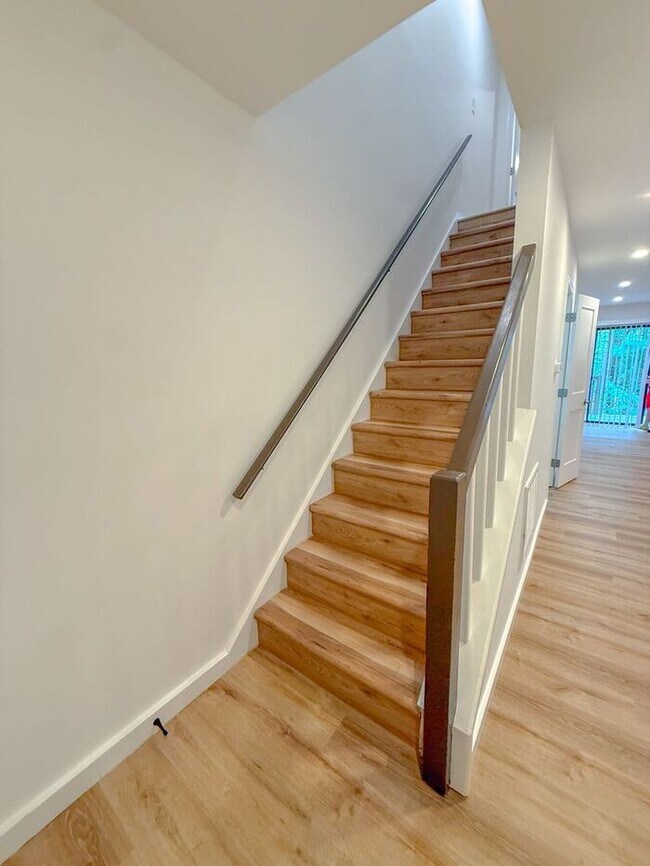 Building Photo - Welcome to this beautifully updated 2-bedroom, 2.5-bath lakeside condo in the highly sought-after...