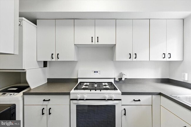 Building Photo - 1525 Mt Eagle Pl