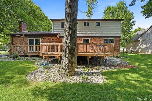 Building Photo - 1880 Welling Dr