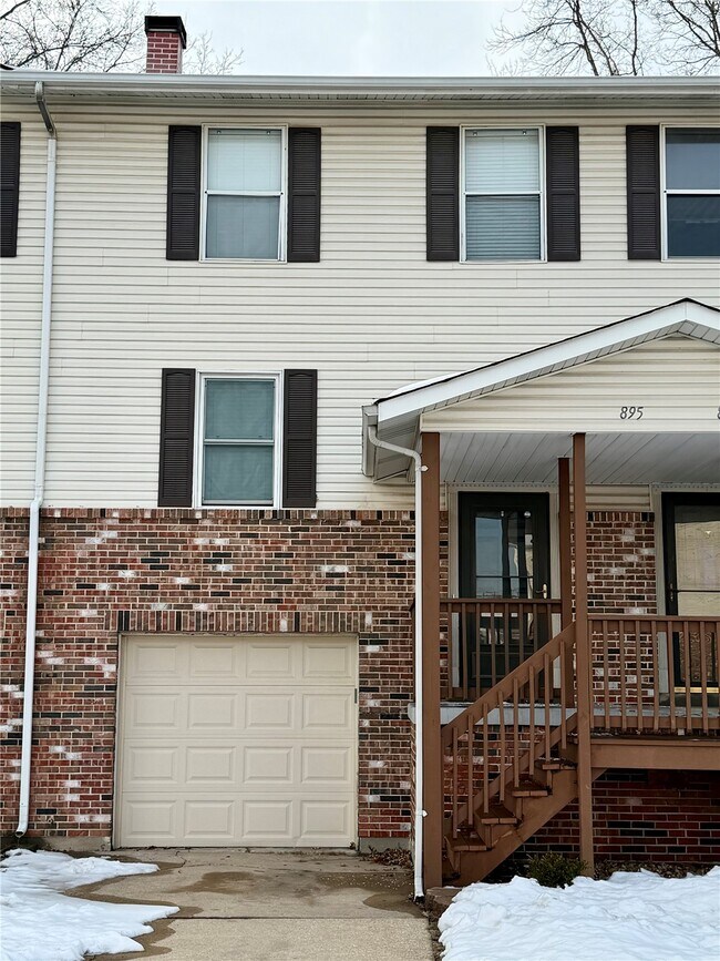 Building Photo - 895 Delray Dr