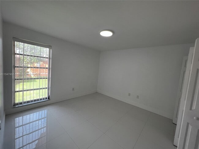 Building Photo - 9445 SW 76th St