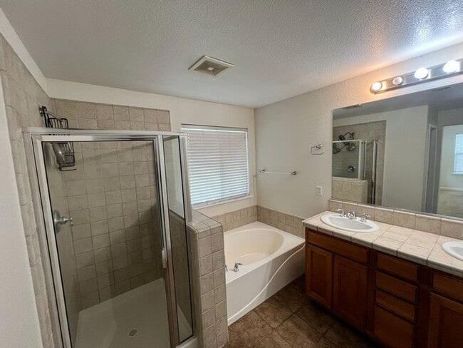 Building Photo - 6671 Sportoletti Dr