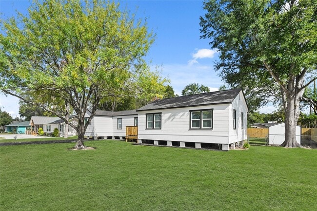 Building Photo - 205 Raymond St