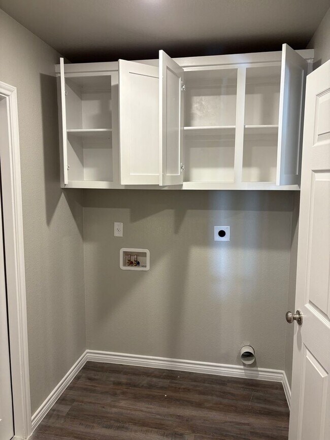 Building Photo - 2109 Wildewood-A