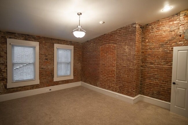 Building Photo - Downtown Luxury Loft Apartment
