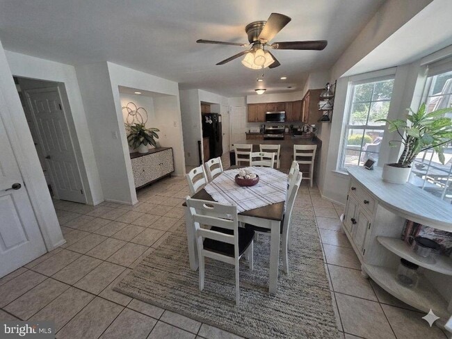 Building Photo - 138 Persimmon St