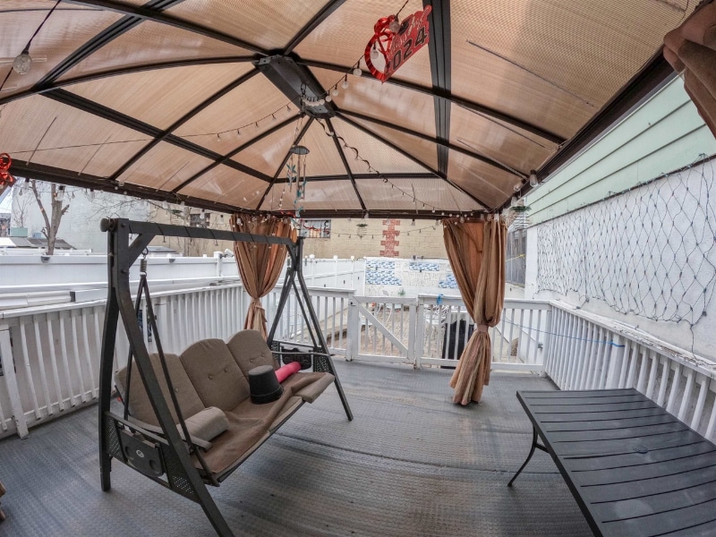 Building Photo - 134 Broadway