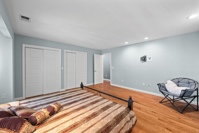 Building Photo - 48 Pointe Rok Dr