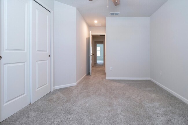 Building Photo - Stunning 3 Bed Townhouse for Rent in Lakewood Ranch! Spacious, Modern, and Move-In Ready!