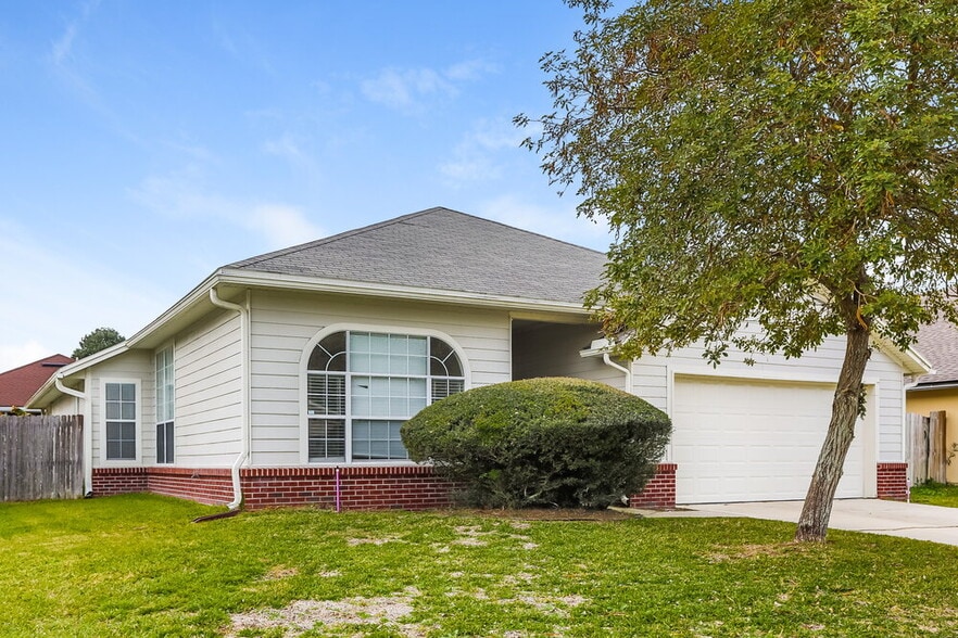 Building Photo - 387 Summit Dr