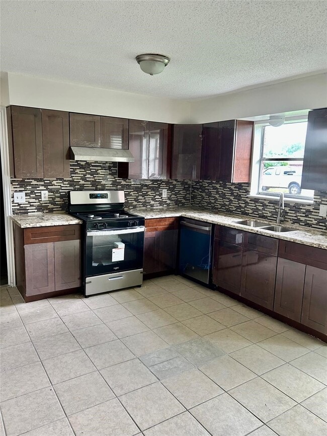 Building Photo - 228 Austin St