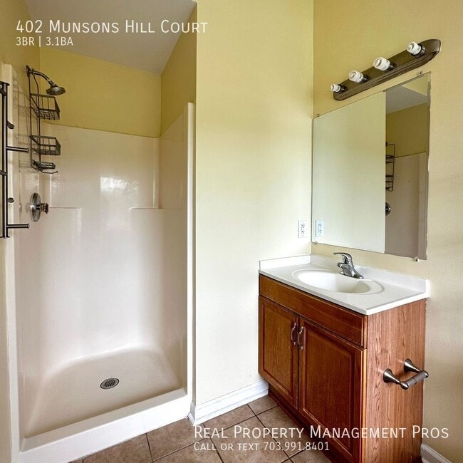 Building Photo - 402 Munsons Hill Ct