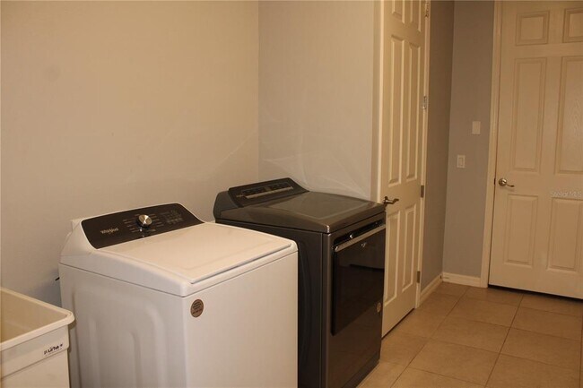 Building Photo - 629 Rosemary Cir