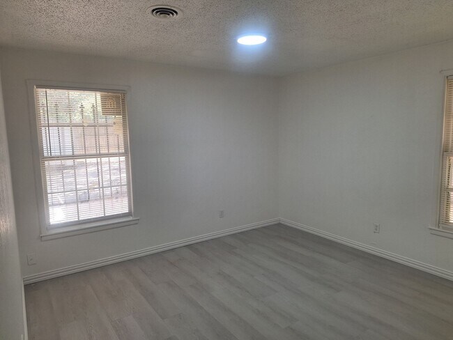Building Photo - 5912 Maceo Ln