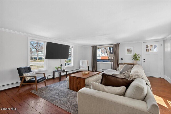 Building Photo - 106 Van Dam St